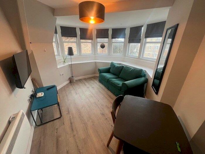 1 Bedroom Flat To Rent In The Tralee, - St Michaels Road, Bournemouth, BH2