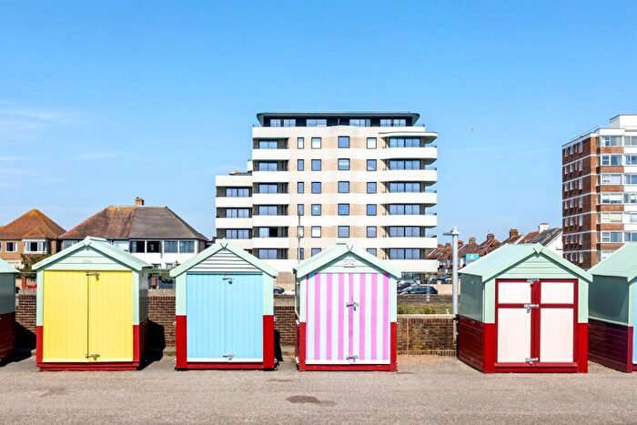 2 Bedroom Apartment For Sale In - Kingsway, Hove, East Sussex, BN3