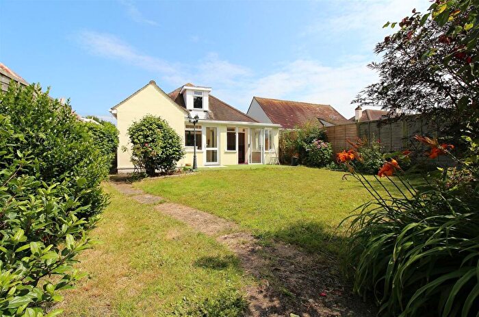 2 Bedroom Detached Bungalow For Sale In Seafields Road, Holland On Sea, CO15