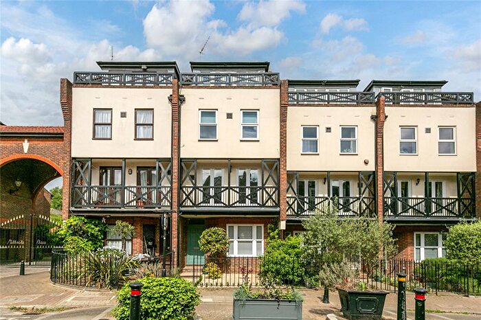 4 Bedroom Terraced House For Sale In Church Street, Old Isleworth, TW7