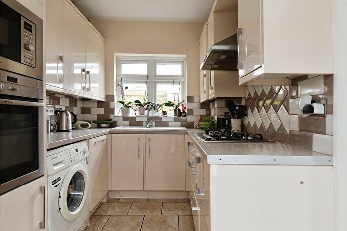 3 Bedroom Maisonette To Rent In Brentwood Road, Romford, RM1