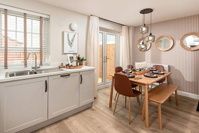 3 Bedroom End Of Terrace House For Sale In Northampton Road, Wellingborough, Northamptonshire, NN8