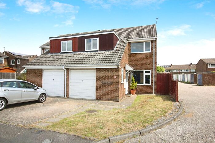 3 Bedroom Semi-Detached House For Sale In Stratford Way, Tilehurst, Reading, RG31