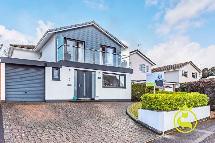 3 Bedroom Link Detached House For Sale In Broadwater Avenue, Poole, BH14