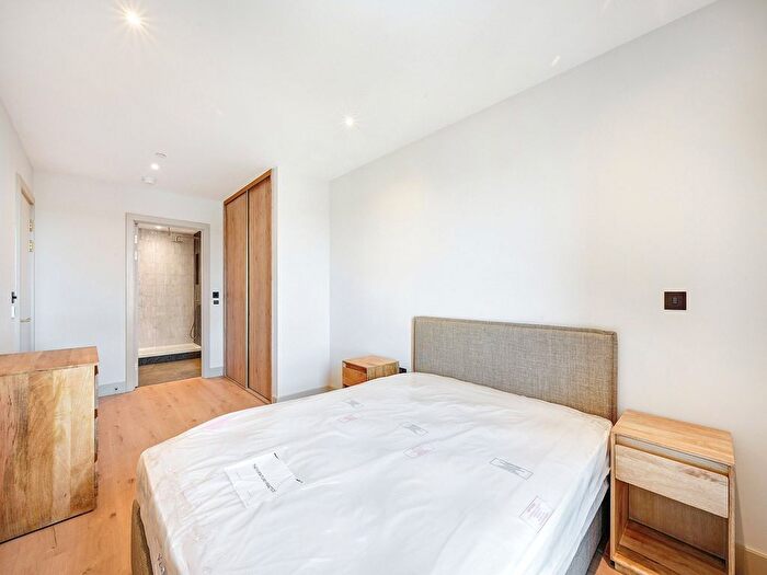 3 Bedroom Flat To Rent In The Draper, Caversham Rd, NW9