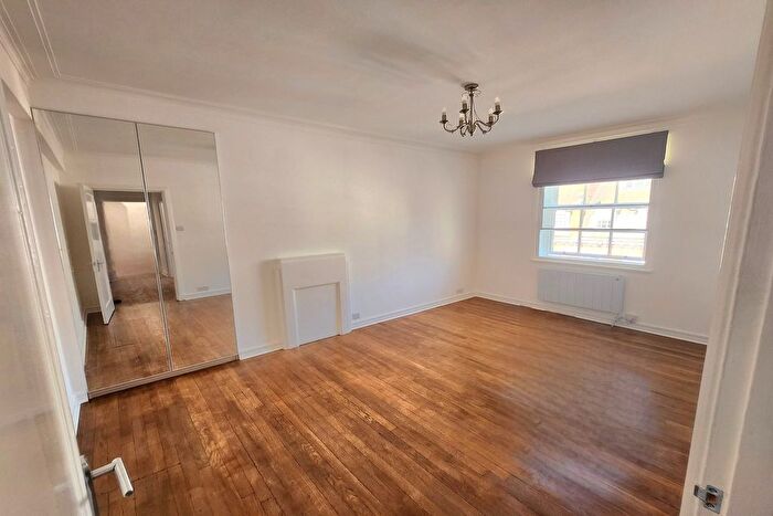 1 Bedroom Flat To Rent In Goodwood Court, - Devonshire Street, Marylebone, London, W1W