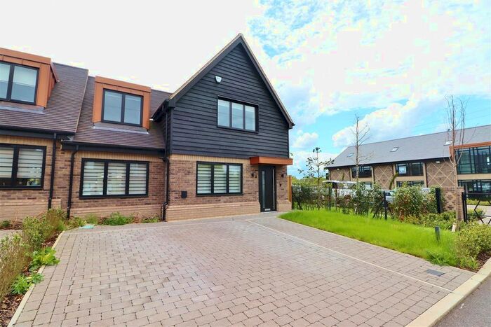 3 Bedroom Semi-Detached House To Rent In Little Hays, Borehamwood, WD6