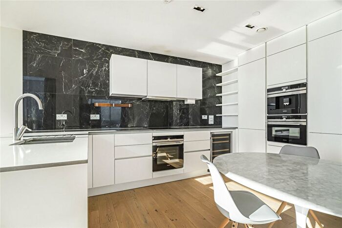 3 Bedroom Flat To Rent In Devan Grove, London, N4