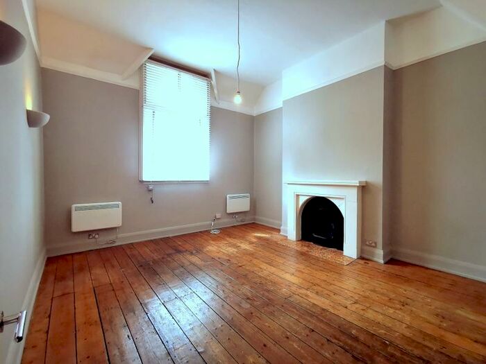 1 Bedroom Flat To Rent In Kennington Lane, London, SE11