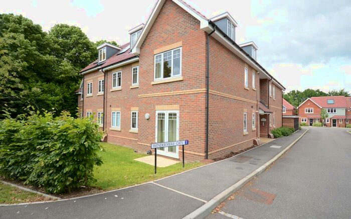 2 Bedroom Apartment To Rent In Windermere Gate, RG12