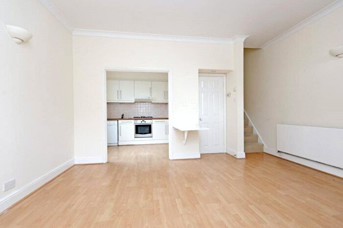 2 Bedroom End Of Terrace House To Rent In Mossford Street, Bow, London, E3