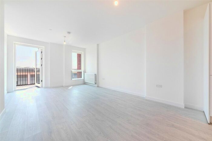 1 Bedroom Flat To Rent In Farine Avenue, Hayes, UB3