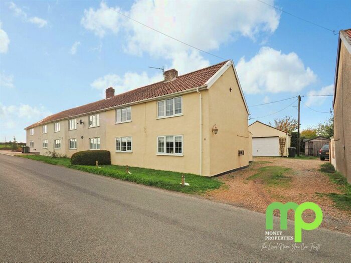 3 Bedroom Semi-Detached House For Sale In Mount Pleasant, Rush Green, Barnham Broom, NR9