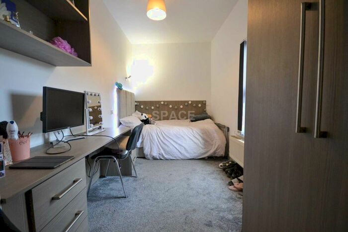 6 Bedroom Terraced House To Rent In Christchurch Road, Reading, RG2