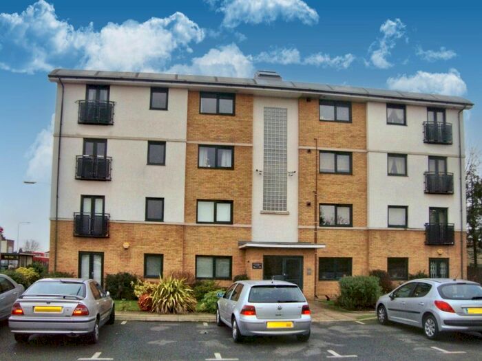 2 Bedroom Flat To Rent In Yeading Lane, Hayes, UB4