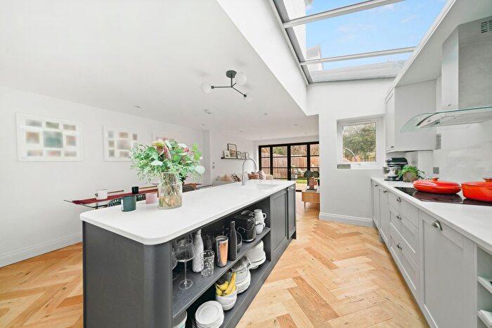 2 Bedroom Flat To Rent In Earlsfield Road, Earlsfield, SW18