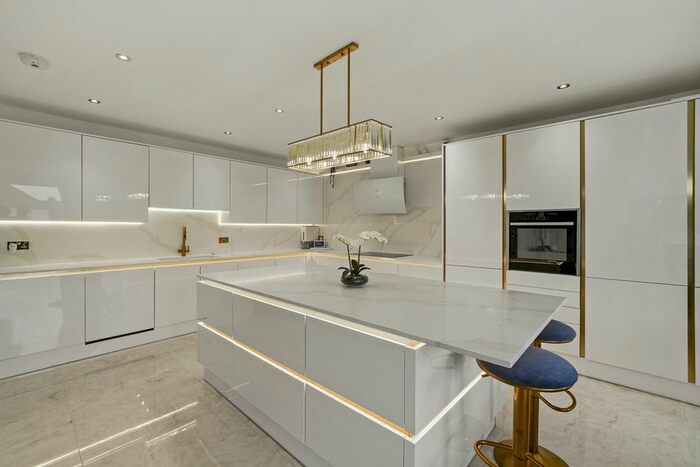 4 Bedroom Semi-Detached House To Rent In Dollis Hill Avenue, Dollis Hill, NW2