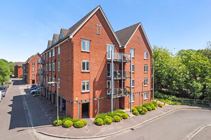 2 Bedroom Flat To Rent In The Lamports, Alton, Hampshire, GU34