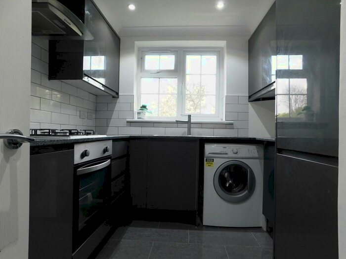 2 Bedroom Flat To Rent In Epsom, KT17