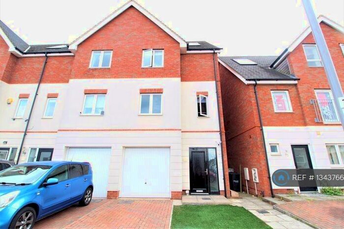 4 Bedroom Semi-Detached House To Rent In Leicester Road, Luton, LU4