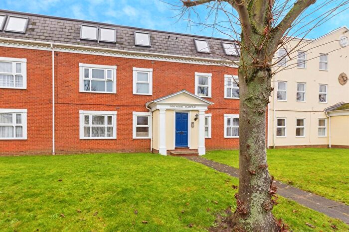 2 Bedroom Apartment For Sale In Dove Place, Aylesbury, HP19