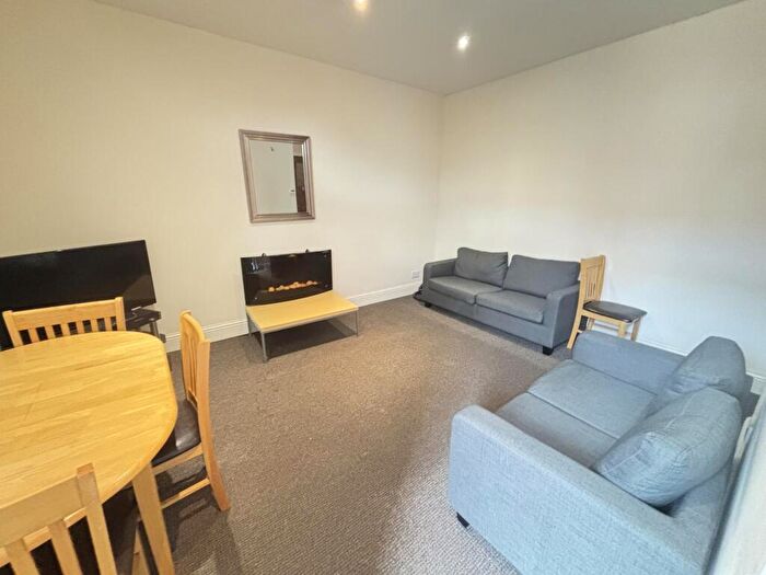 4 Bedroom House To Rent In Royal Park Mount, Leeds, LS6