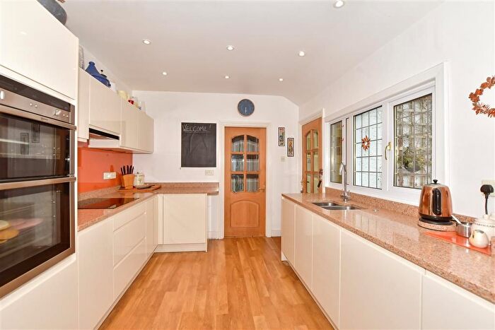 4 Bedroom Detached House For Sale In The Oval, Dymchurch, Romney Marsh, Kent, TN29