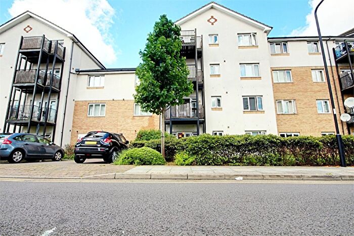 2 Bedroom Flat For Sale In Enstone Road, Enfield, EN3