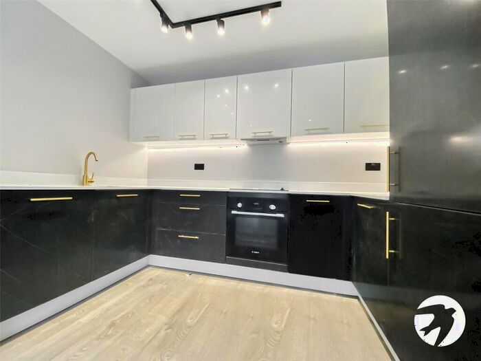 1 Bedroom Flat To Rent In High Street, Chatham, Kent, ME4