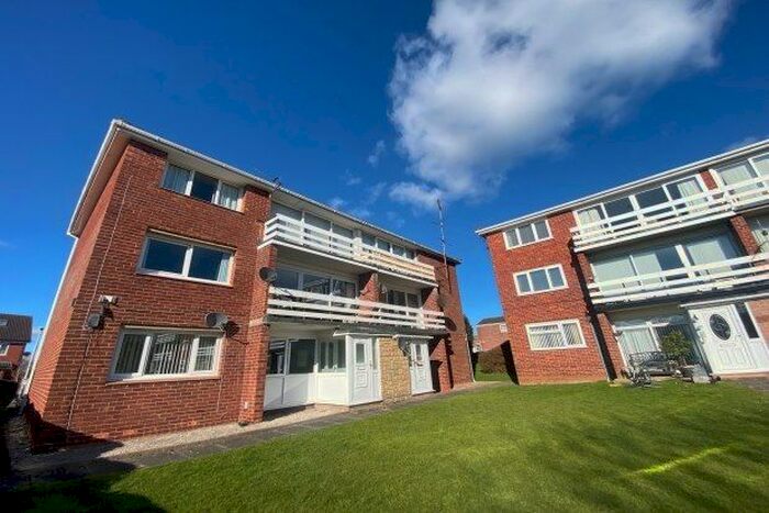 2 Bedroom Flat To Rent In West Vale, Neston, CH64