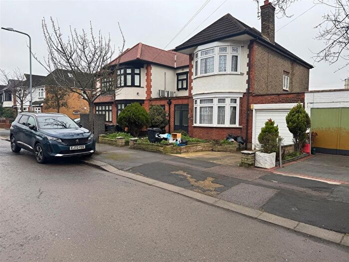 4 Bedroom Property To Rent In Canterbury Avenue, Cranbrook, Ilford, IG1