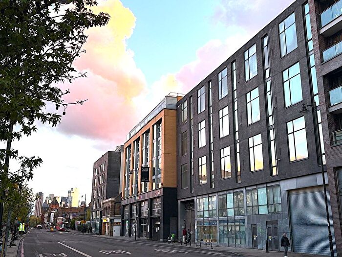 2 Bedroom Flat To Rent In Kingsland Road, London, E8