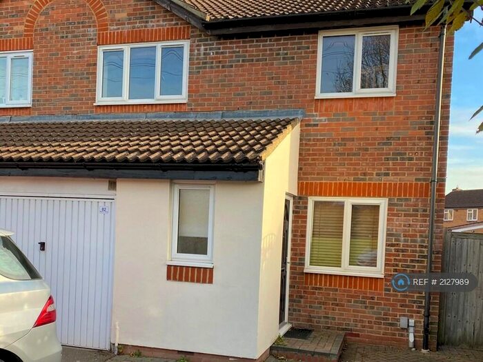 4 Bedroom Semi-Detached House To Rent In Manton Road, Enfield, EN3