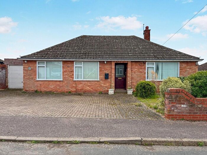 3 Bedroom Detached Bungalow For Sale In Warren Close, Lakenheath, IP27