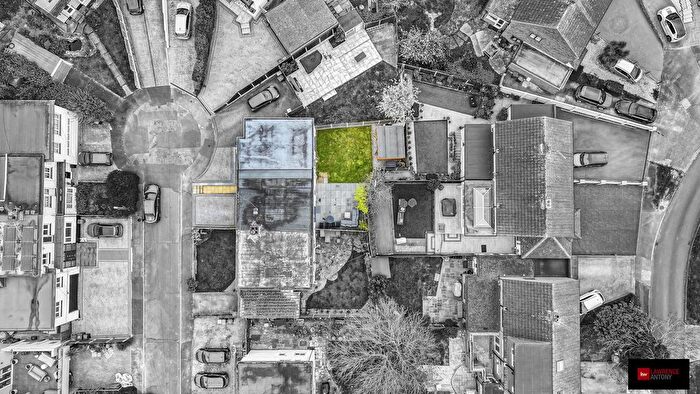 3 Bedroom Flat For Sale In Hedgehope Avenue, Rayleigh, SS6