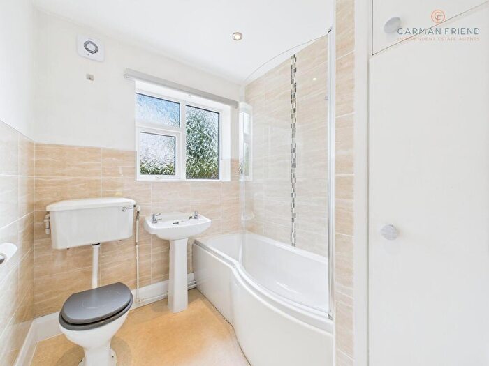 2 Bedroom Flat For Sale In Dee Banks, Great Boughton, CH3