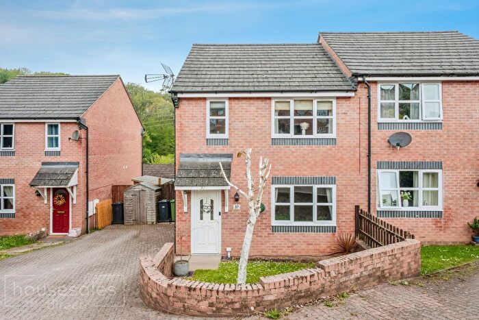 3 Bedroom Semi-Detached House For Sale In Edmunds Way, Cinderford, GL14