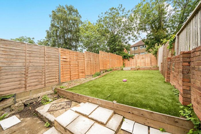 1 Bedroom Flat To Rent In Riverdale Road, Erith, DA8