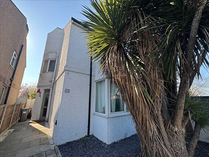 3 Bedroom Semi Detached House For Sale In Harlington Road East, Feltham, TW13