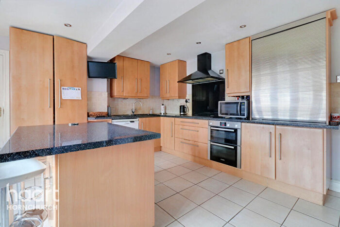 8 Bedroom Detached House For Sale In Parkstone Avenue, Hornchurch, RM11