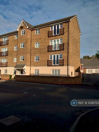 2 Bedroom Flat To Rent In Caspian Close, Purfleet, RM19