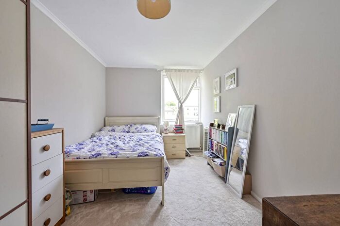 1 Bedroom Flat To Rent In Grove Road, Barnes, London, SW13