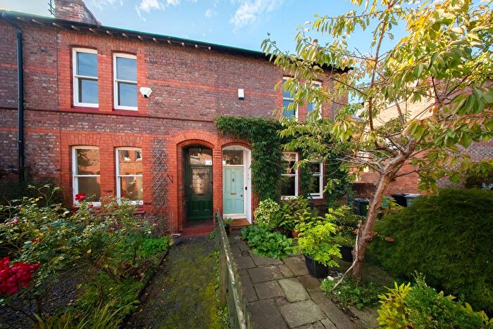 4 Bedroom Terraced House For Sale In Thorn Grove, Hale, WA15