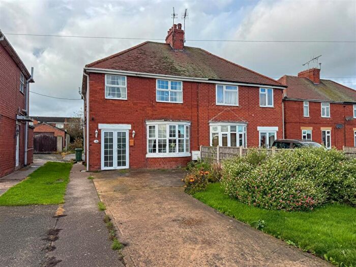 3 Bedroom Semi-Detached House For Sale In Doncaster Road, Costhorpe, Worksop, S81