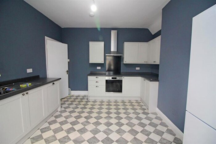 3 Bedroom Flat To Rent In Waungron Road, Llandaff, Cardiff., CF5