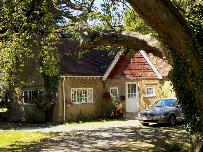 3 Bedroom Bungalow To Rent In Kemsley Street, Bredhurst, Gillingham, ME7