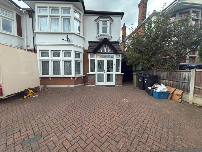 2 Bedroom Flat To Rent In Emerson Road, Ilford, IG1