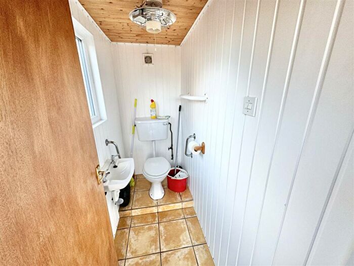 2 Bedroom Detached Bungalow For Sale In The Avenue, Sutton-In-Ashfield, NG17