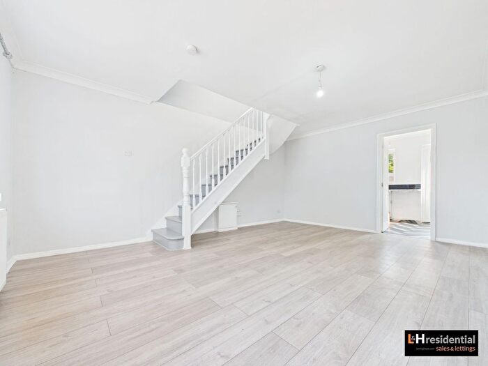 3 Bedroom Detached House To Rent In Cardinal Avenue, Borehamwood, WD6