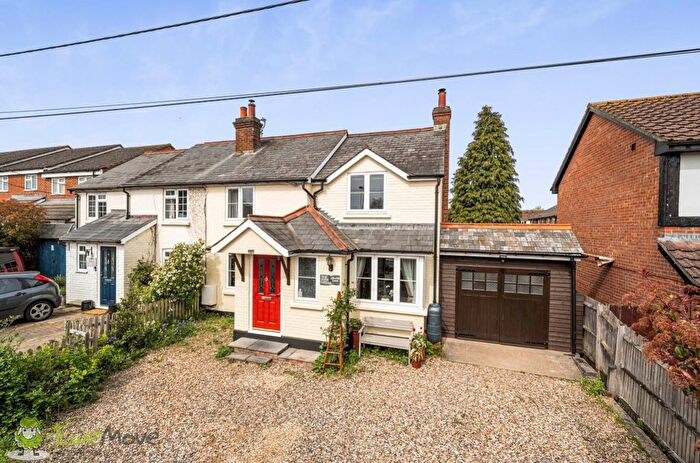 4 Bedroom Terraced House For Sale In Blakes Lane, Tadley, Hampshire, RG26